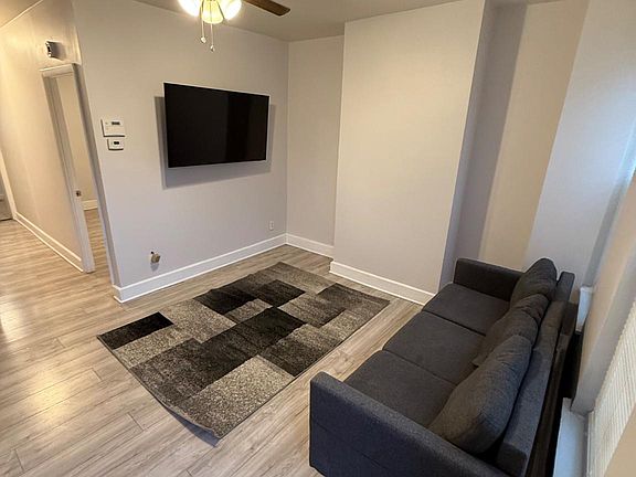 5th image of 2040 N Darien St