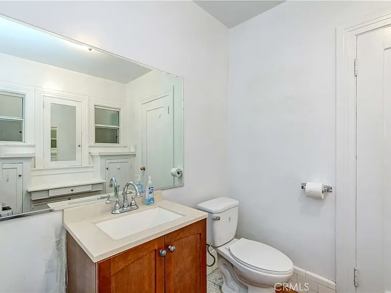 1308 S Van Ness Ave — Photo 7