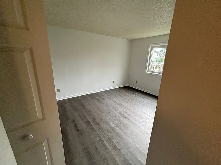 315 24th St #240 — Photo 7