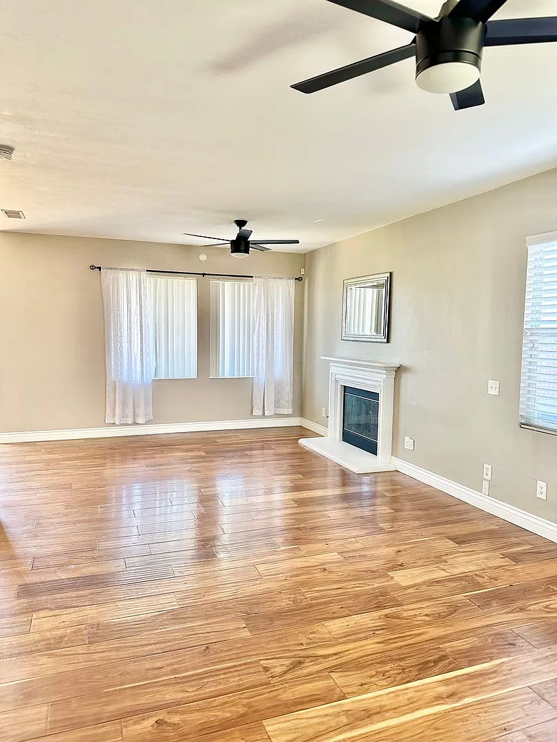 Beautiful 4 Bedroom Home in Chula Vista — Photo 3