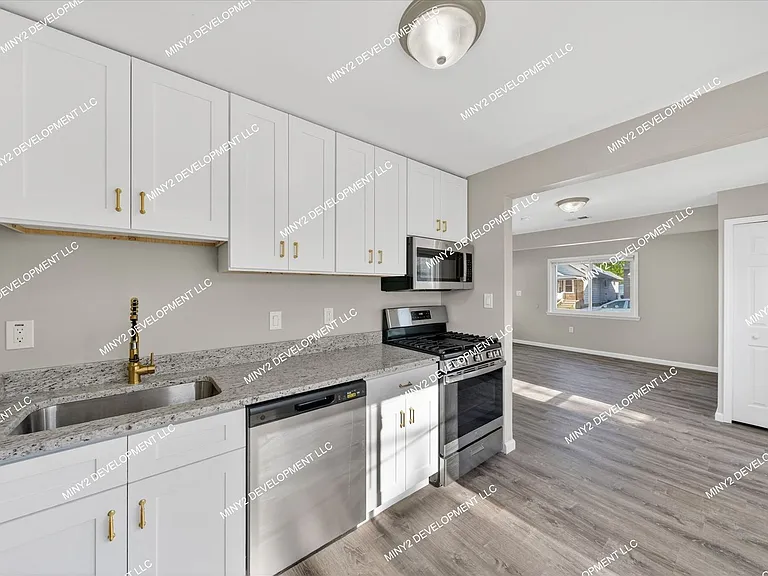 12862 Georgiana Ave — Photo 5