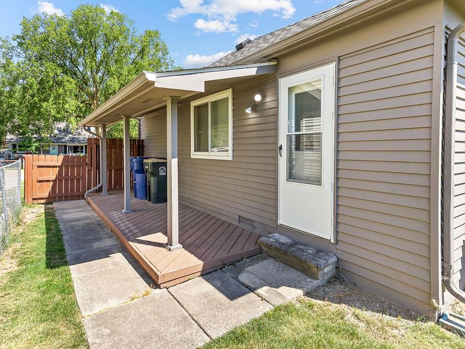 1683 Elmhurst St, photo 11