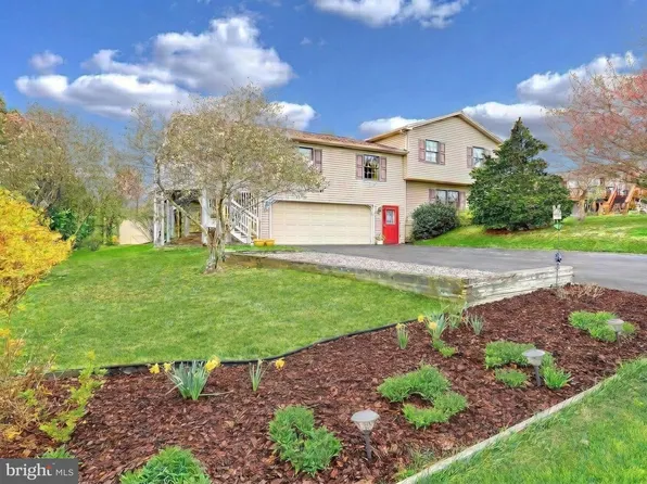 4 Grant Cv, East Berlin, PA 17316