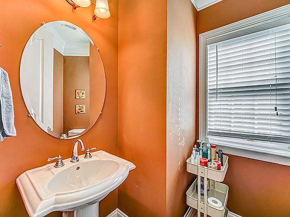 3rd image of 4664 Prater Way SE