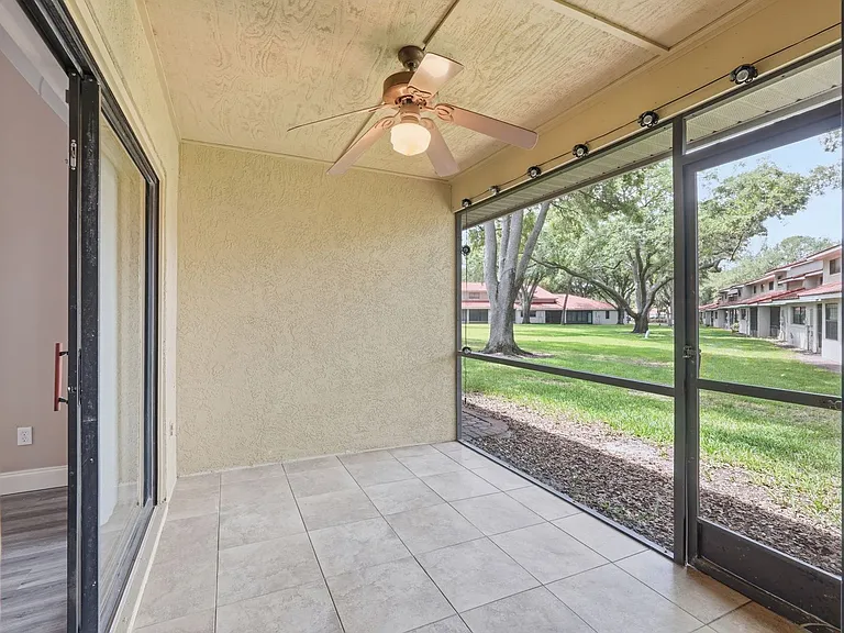 7528 Fenwick Cove Ln — Photo 5