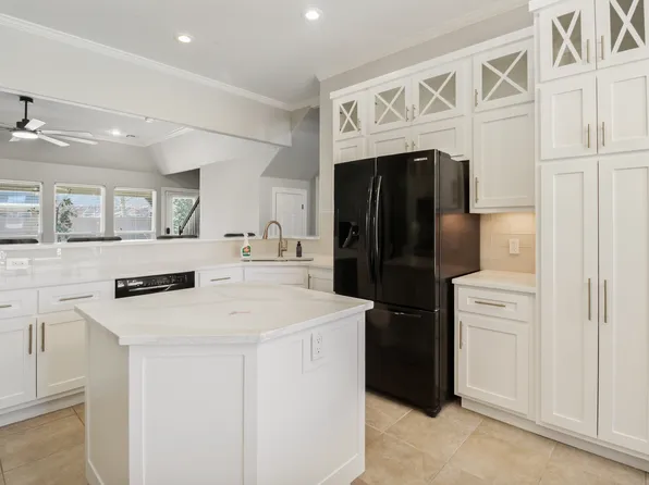 4 NE Dawn Hills Dr, Bentonville, AR 72712