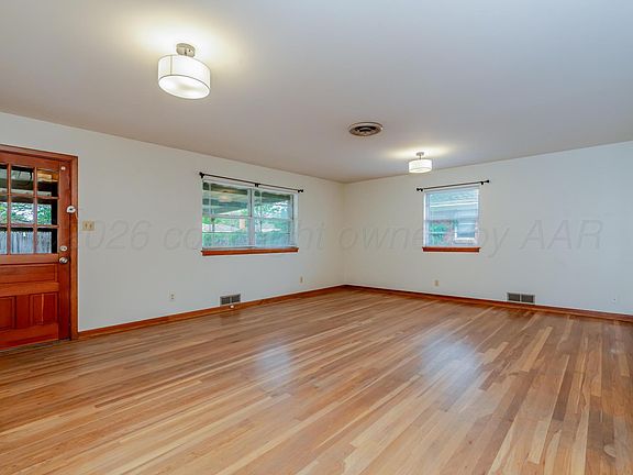 5th image of 3424 Marion St
