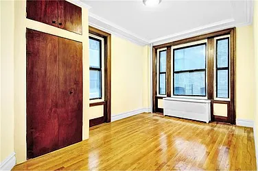 Rented by R New York