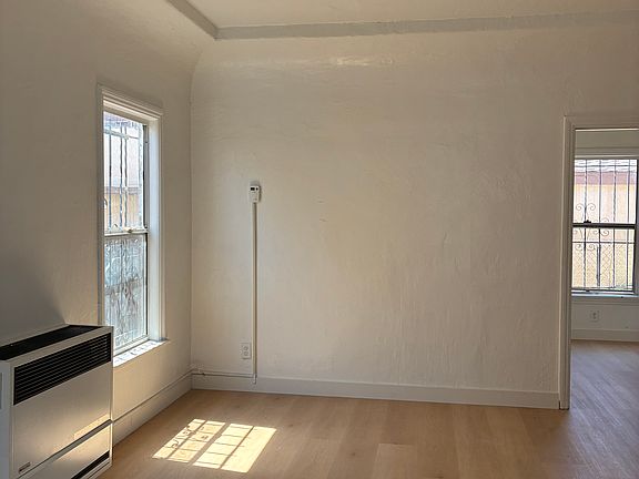 4th image of 928 W 78th St #1/2