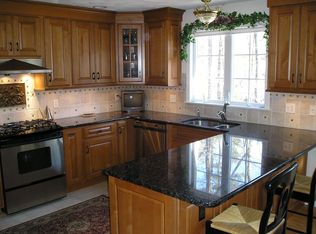 11 Piper Glen Ln, Haverhill, MA 01832