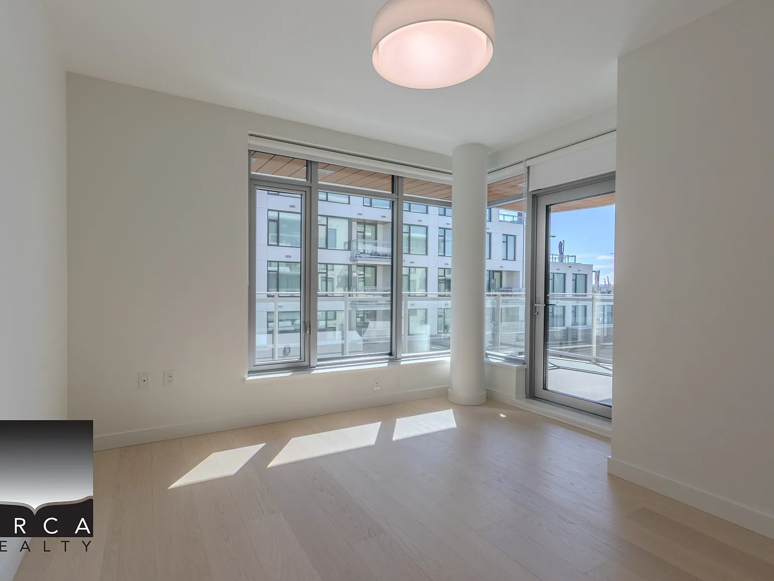 410 Harbour Way, North Vancouver — Photo 3