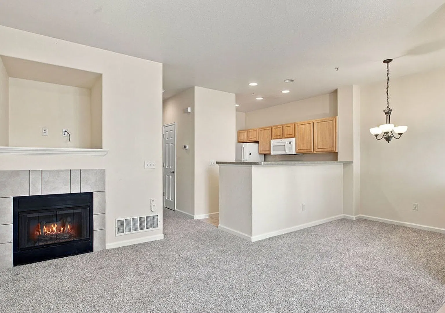 3 Bedroom Townhome in Ridgen Farm — Photo 4