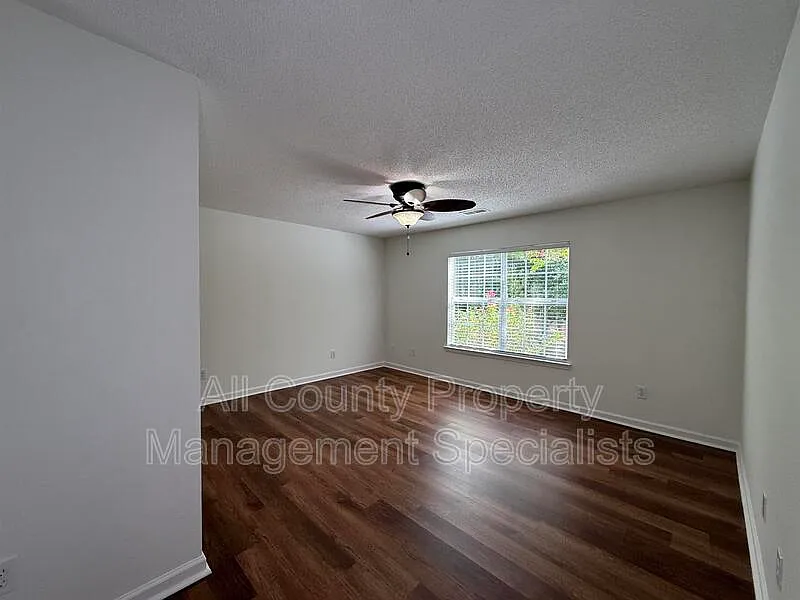 3 bed, 2.0 bath, 1807 sqft, $2,200 — Photo 4