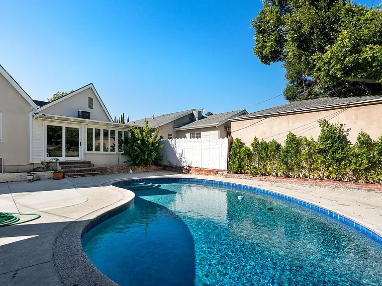 10530 Kinnard Ave — Photo 17
