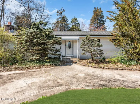 40 Redwood Place, Jackson, NJ 08527