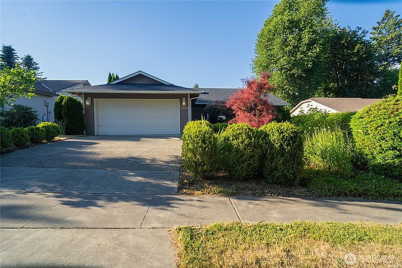 2nd image of 2928 Briar Lea Loop SE