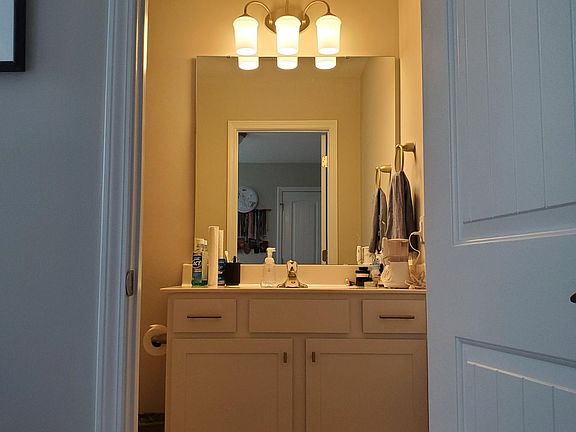 Primary bathroom ensuite