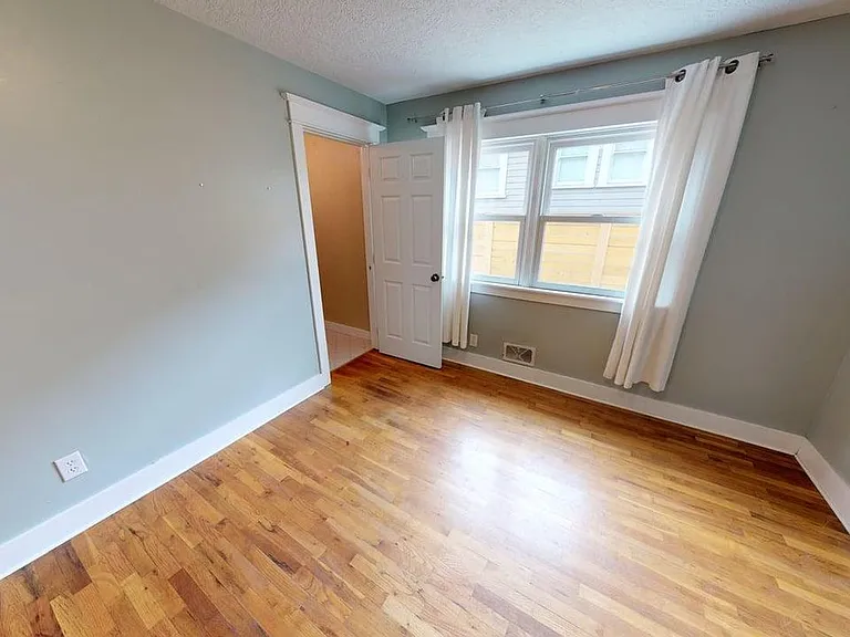 6914 NE Grand Ave — Photo 9