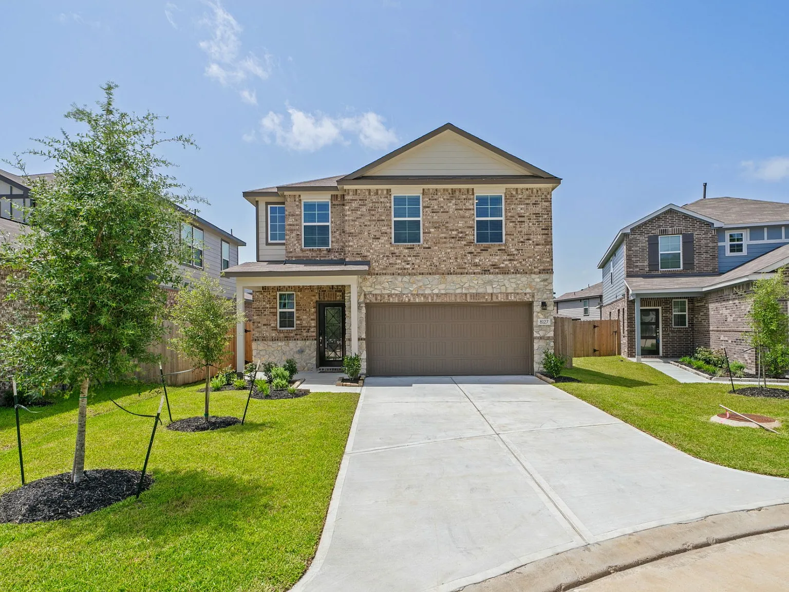 4 bed, $3,900 — Photo 1