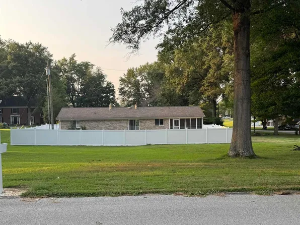 7011 Shamrock Cir, Newburgh, IN 47630