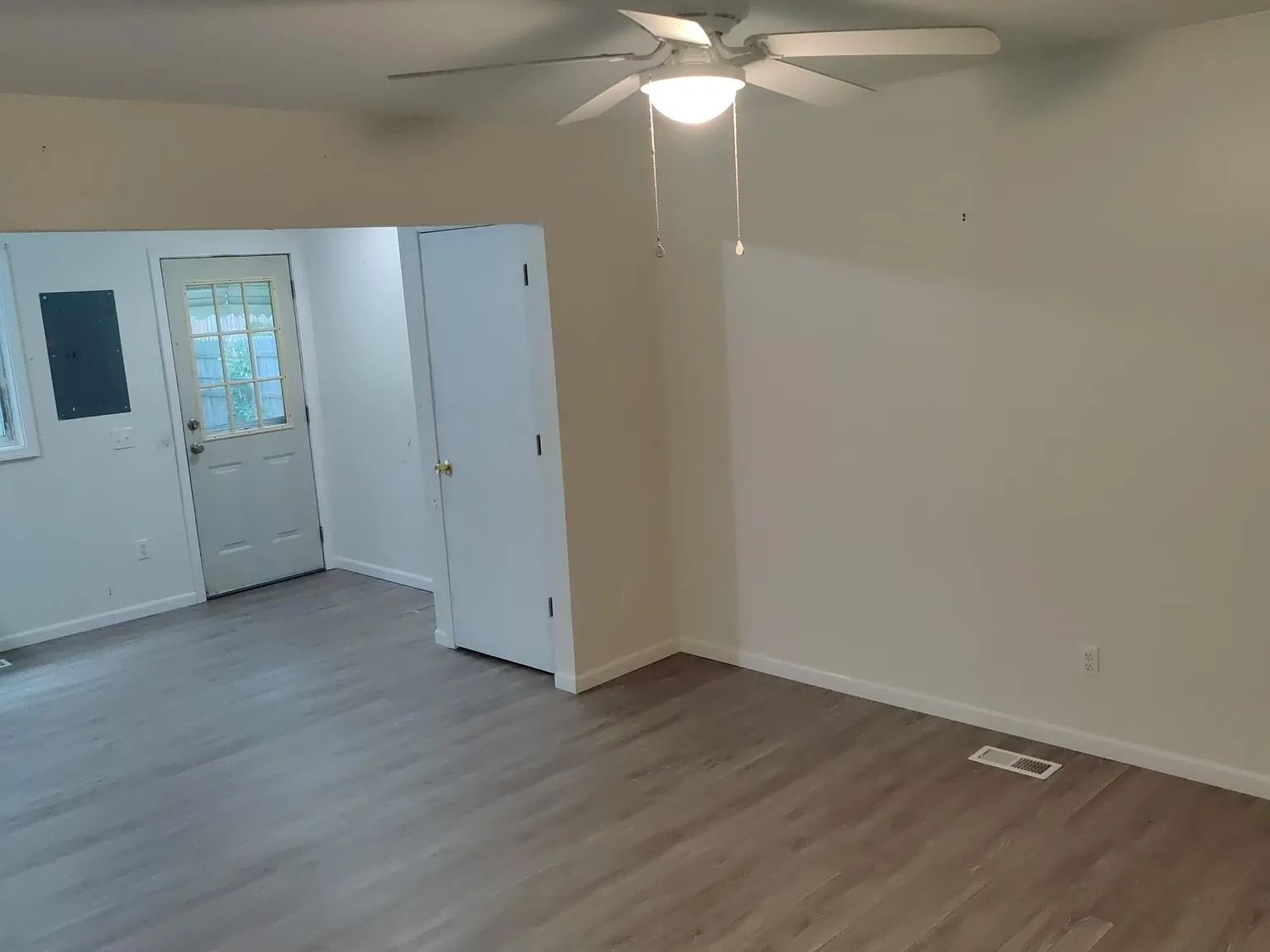 3 bed, 1.0 bath, 864 sqft, $1,700 — Photo 4