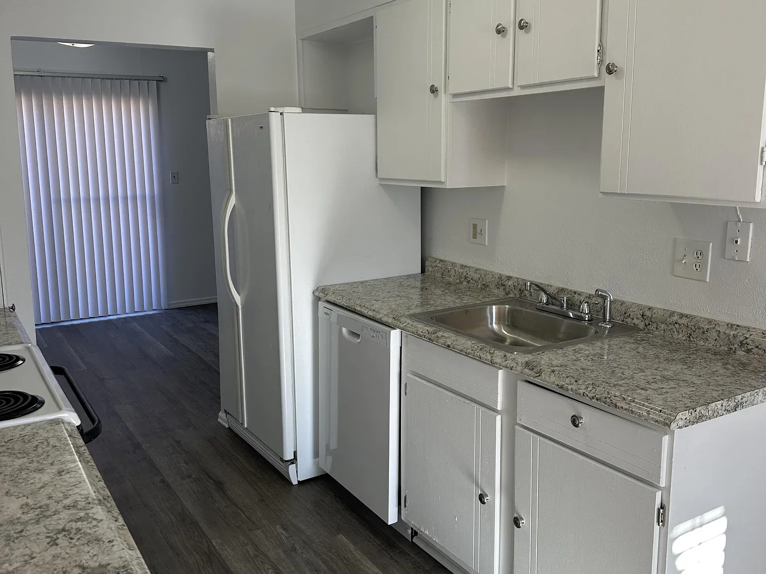 942 Northern Way - 1 — Photo 2