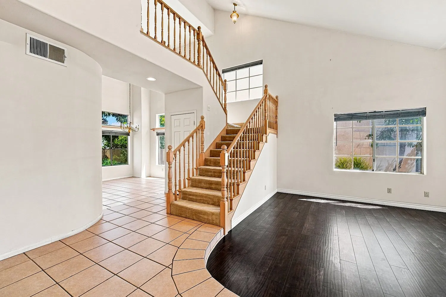 5 bed, 2881 sqft, $5,445 — Photo 2