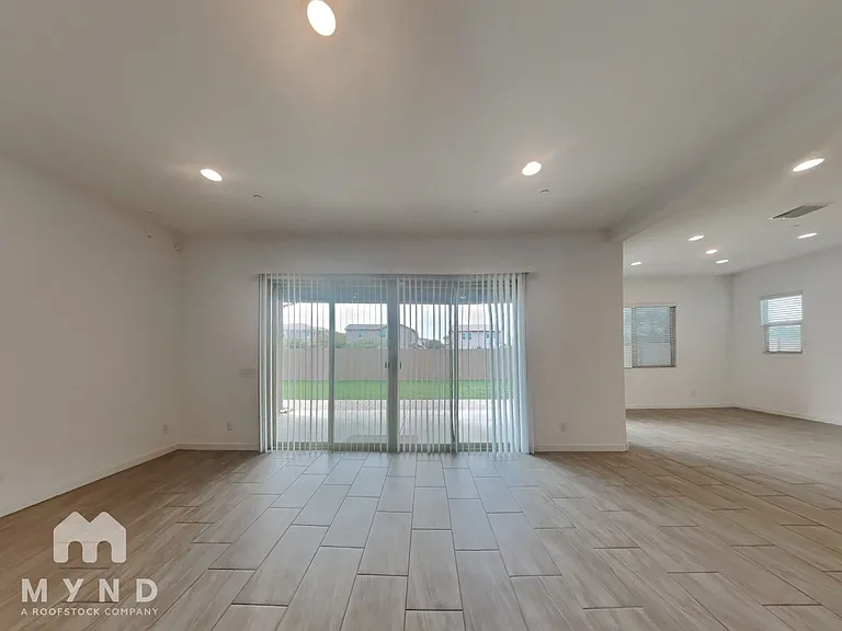 9917 E Thistle Ave — Photo 2
