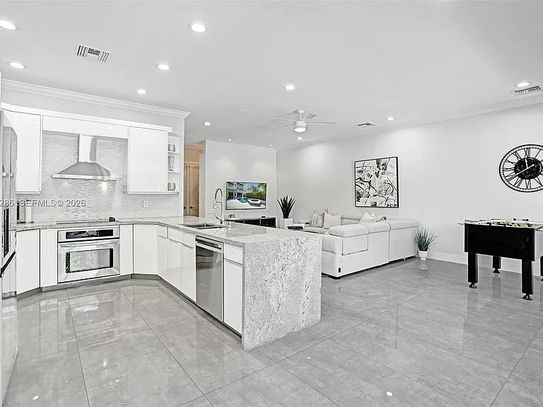 453 SW 5th Ave — Photo 23