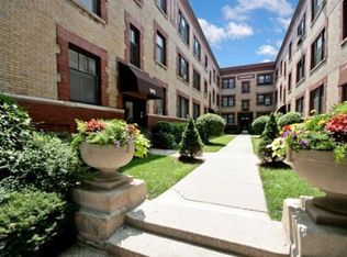 549 W Wellington Ave, Chicago, IL 60657