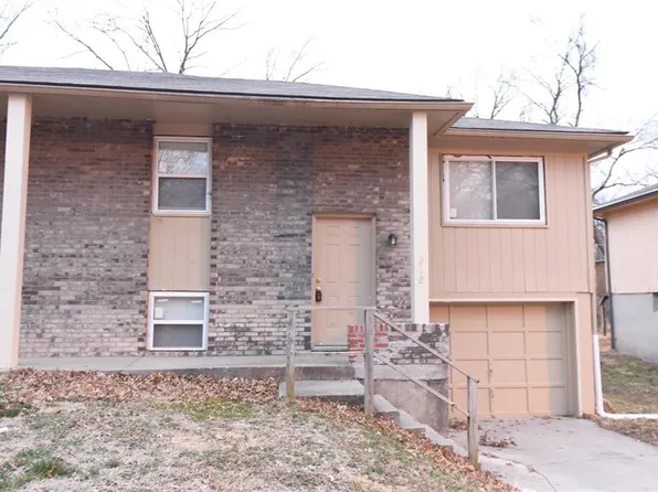 318-320 S 73rd Dr, Kansas City, KS 66111