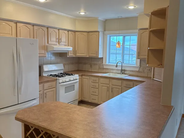 (undisclosed Address), Fall River, MA 02720