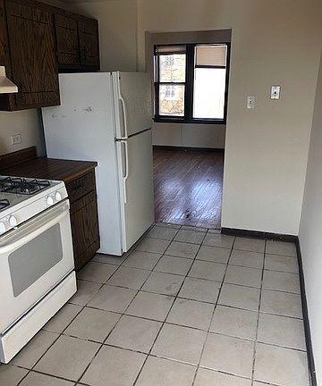 4th image of 5615 W Wellington Ave APT 2E