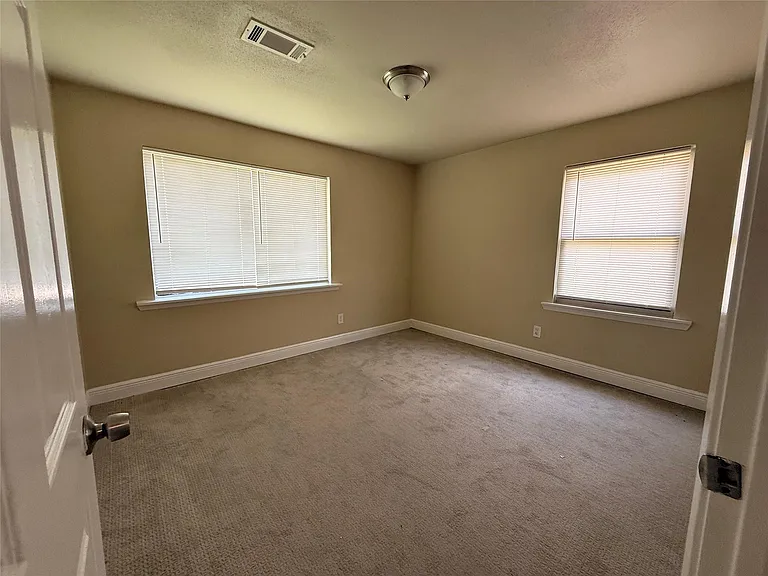 216 Bearle St — Photo 7