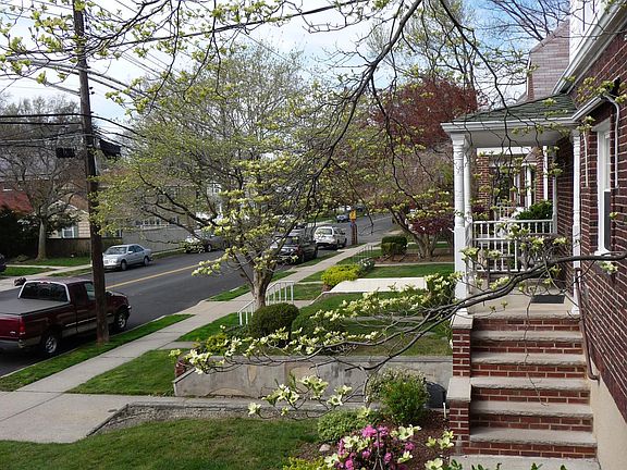 3rd image of 191 Crystal Ave