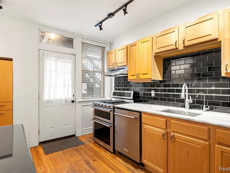 469 W Willis St #3 — Photo 14