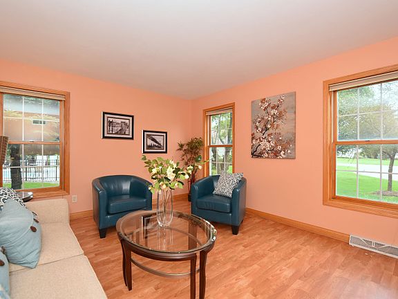 Living Room/Flex Room