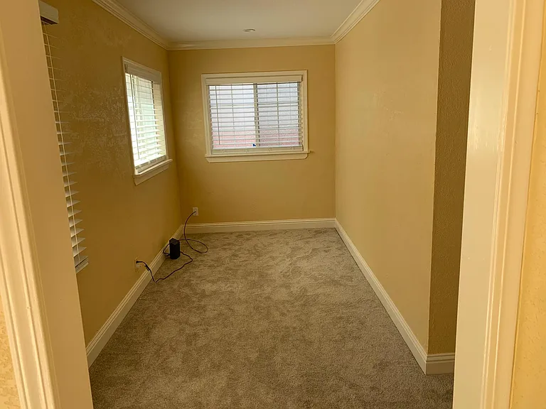 725 Lyndon St — Photo 3