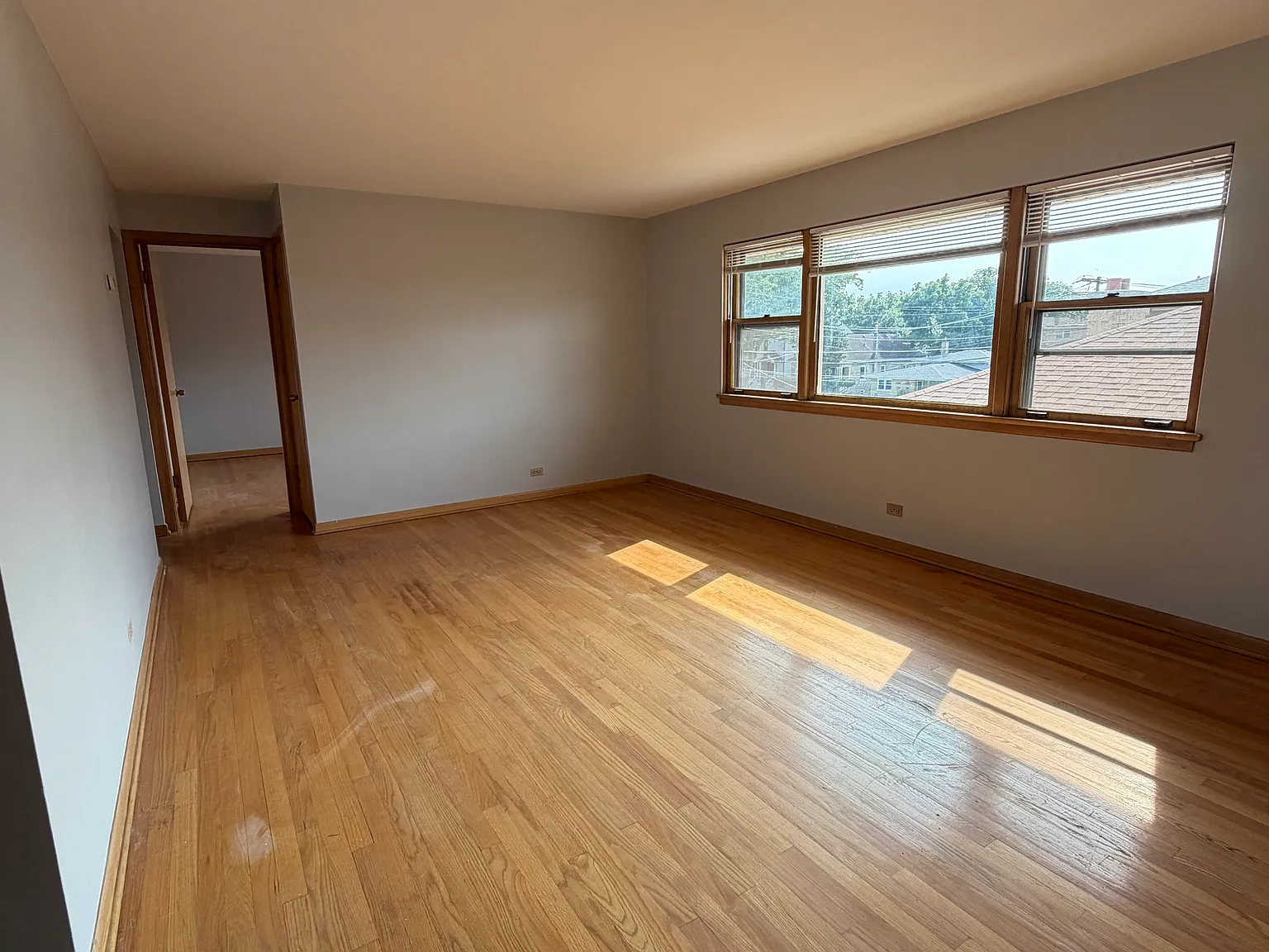 2 bed, 1100 sqft, $1,600 — Photo 4