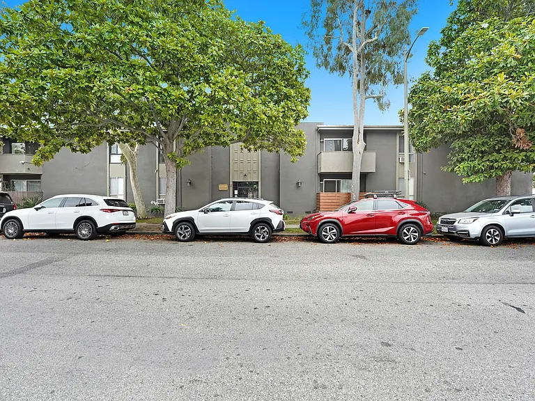 10310 Regent St — Photo 5