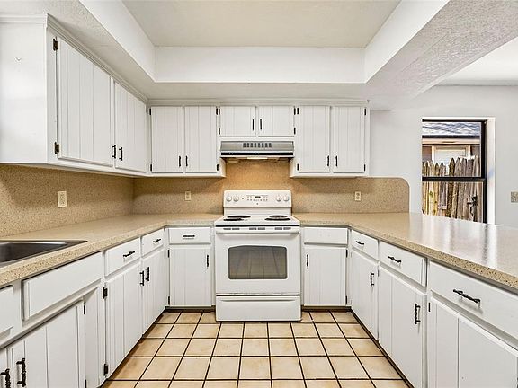 2nd image of 204 W Wayne St