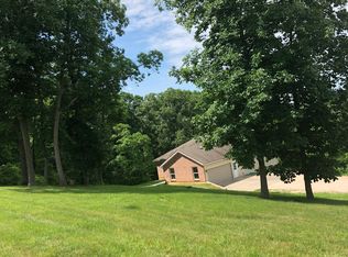 771 Golden Eagle Ferry Rd, Golden Eagle, IL 62036