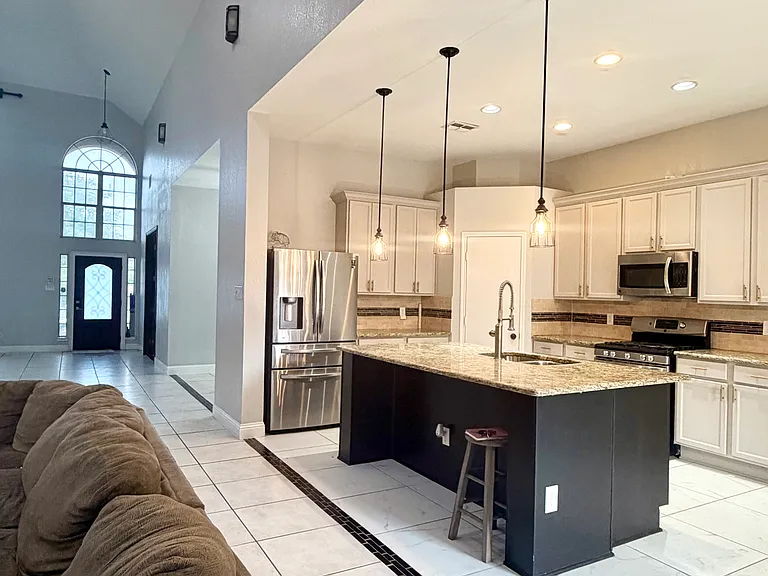 3527 Tamarack Dr — Photo 8