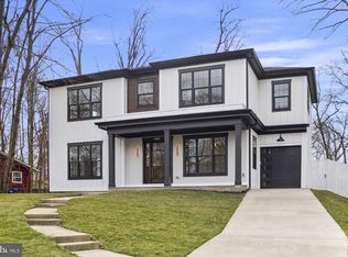 8222 Crown Court Rd, Alexandria, VA 22308