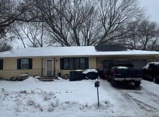 1054 Ramsey St S, Shakopee, MN 55379