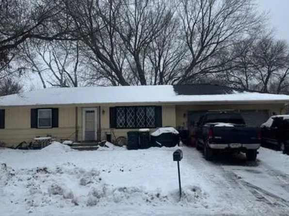 1054 Ramsey St S, Shakopee, MN 55379