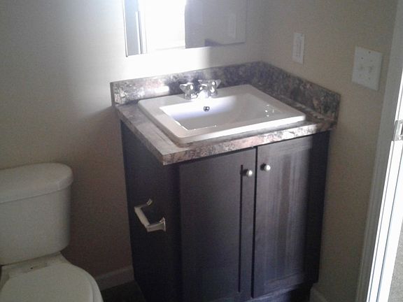 3rd image of 365 Greenview Cir