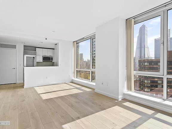 3rd image of 635 W 42nd Street 26k #26K