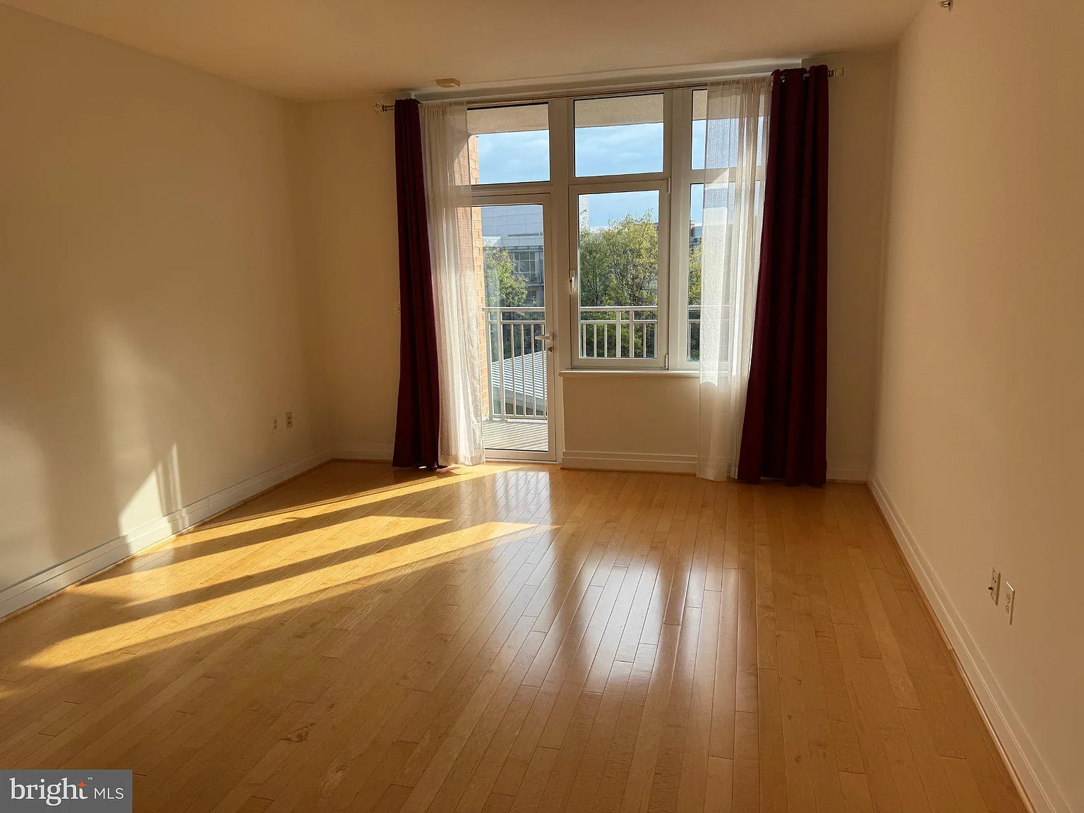 One Park Crest Condo — Photo 3