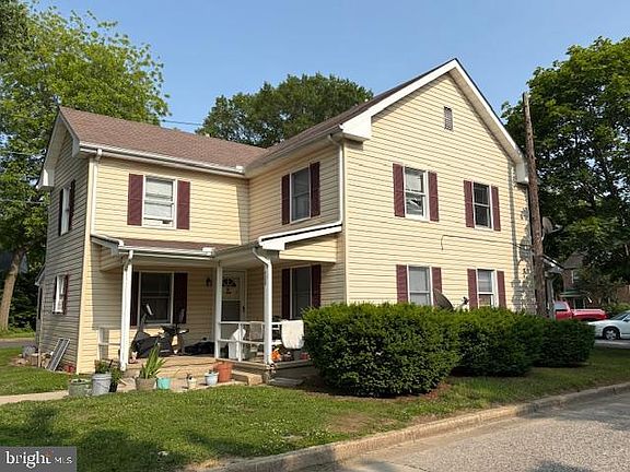 2nd image of 130 S Park St
